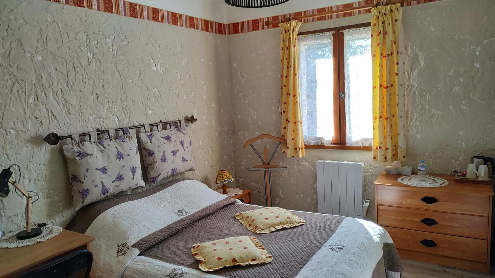 La Pinede De Manon Bed & Breakfast Barjols Bagian luar foto